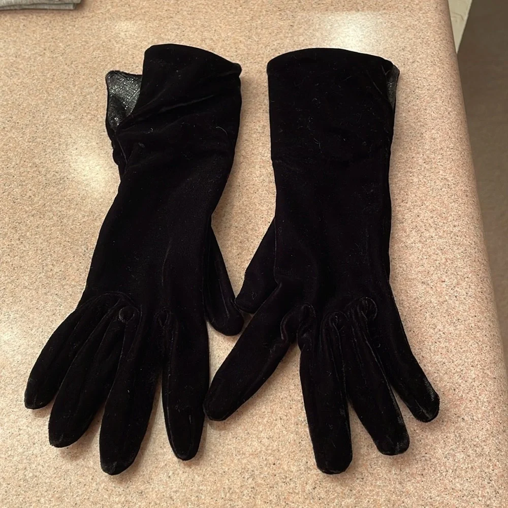 Chico’s velvet gloves